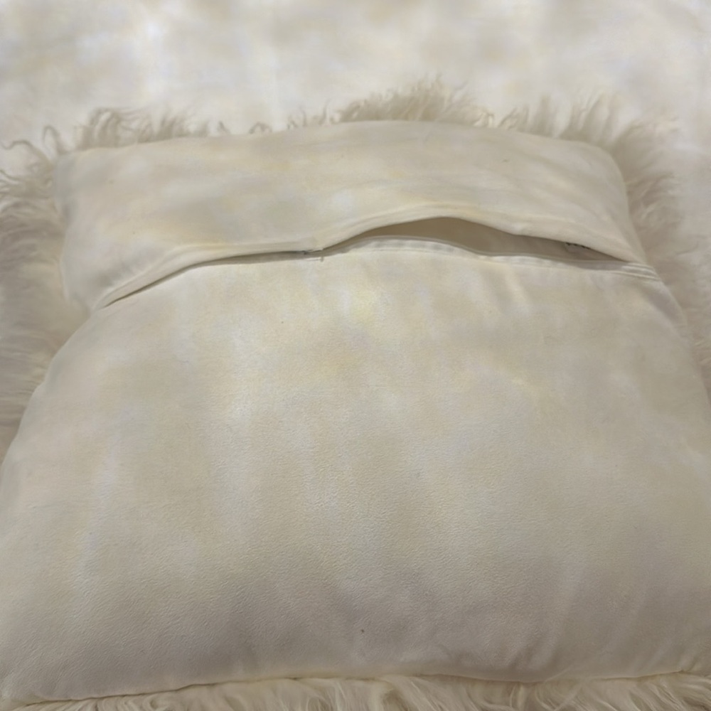 Pillow - Picture 6 of 8